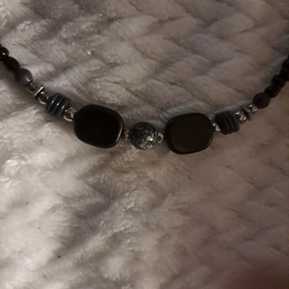 Black /slvr beaded necklace